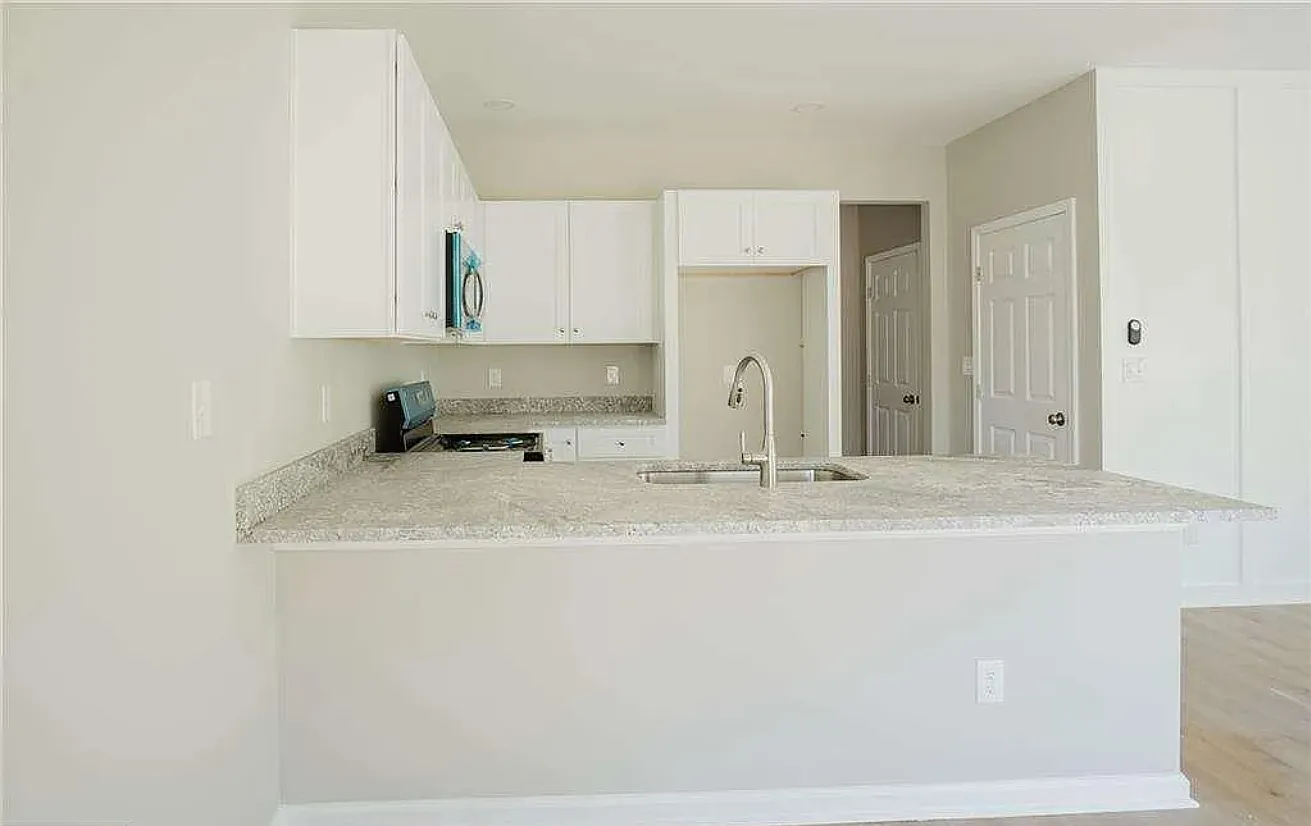 112 Neal Ave — Photo 4