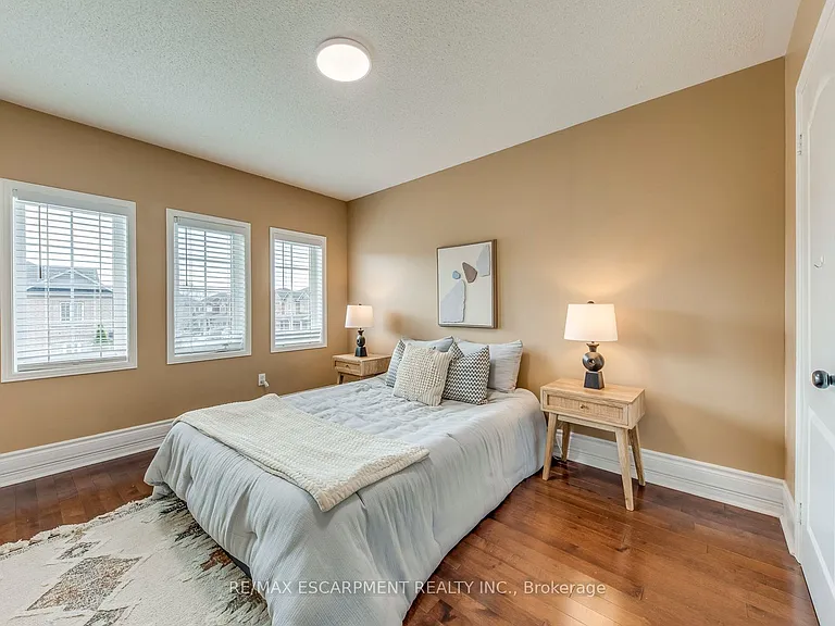 5811 Page Cres — Photo 32