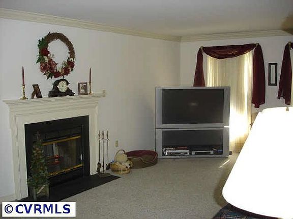 Family Room w/ Fireplace