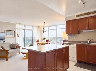 1600 Charles St #904, Whitby, ON L1N 0G4