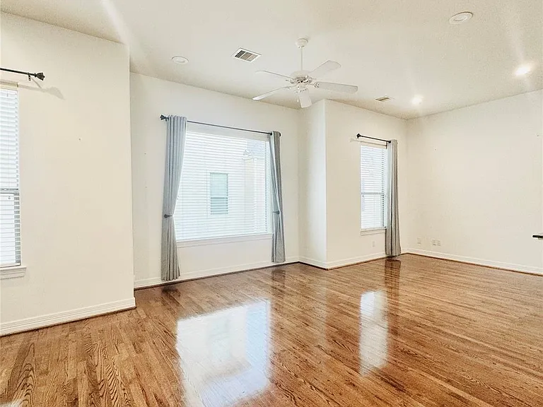3846 Center St — Photo 20