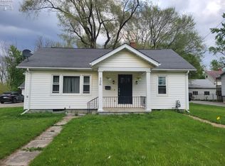 706 S Main St, Clyde, OH 43410