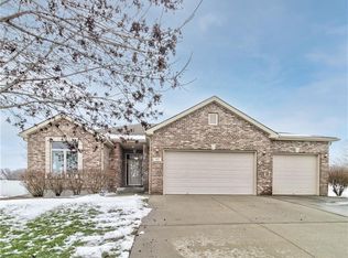 1215 SW Fawn Ln, Oak Grove, MO 64075