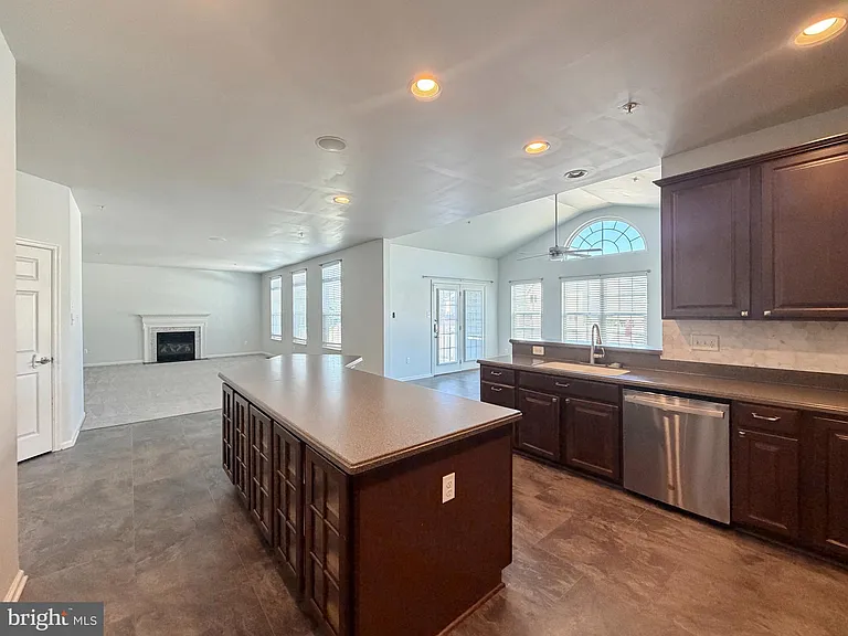 3429 Linden Grove Dr — Photo 16
