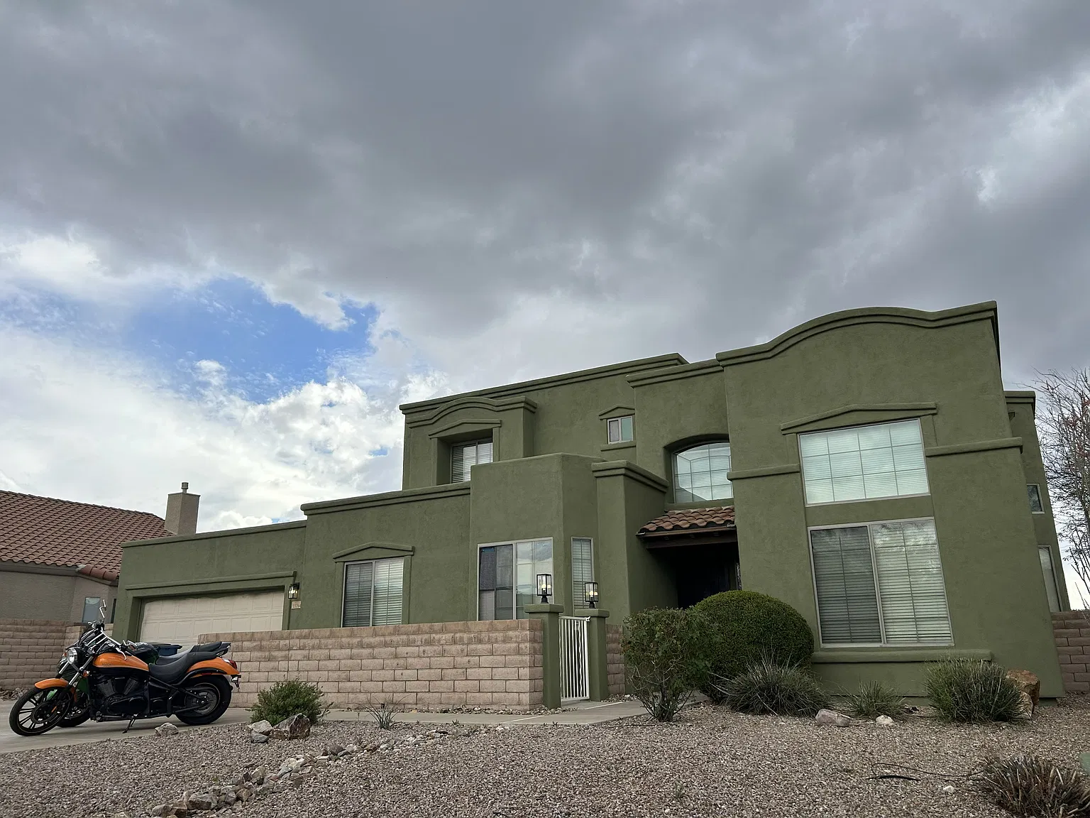 6 bed, 3400 sqft, $3,600 — Photo 1