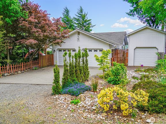 4th image of 211 N Cedardale Lane