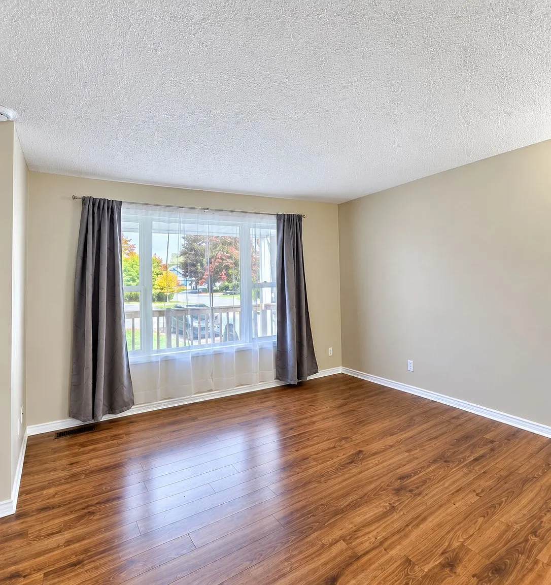 3 bed, $2,200 — Photo 3