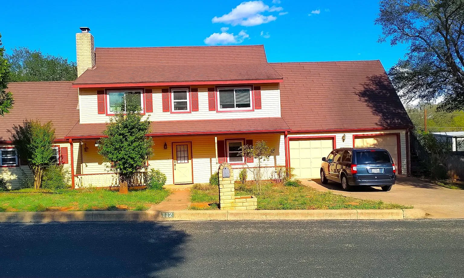 5 bed, 3900 sqft, $3,500 — Photo 1