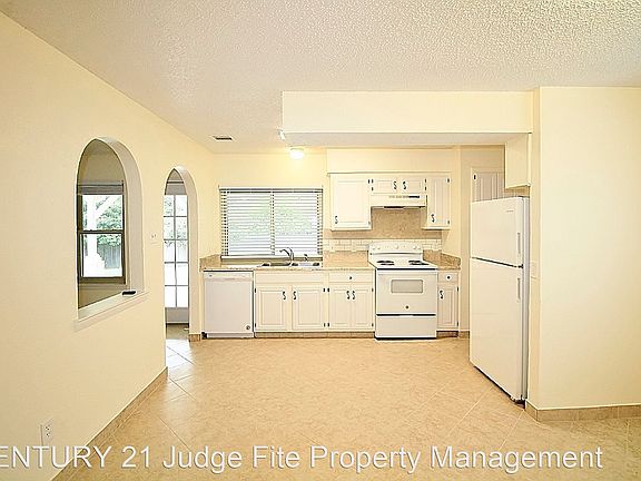 3rd image of 3702 Fort Hunt Dr