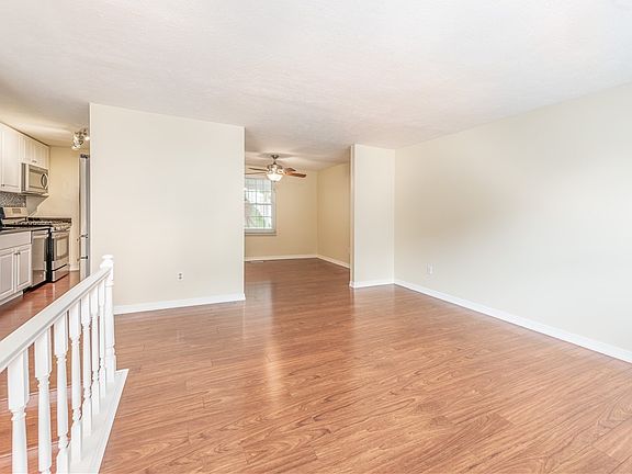4th image of 1933 Strawbridge Dr