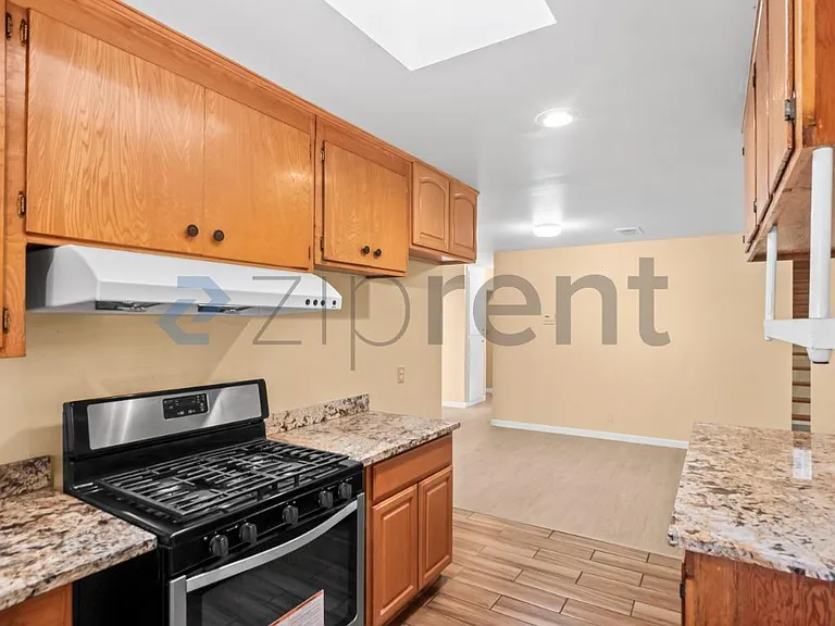 4842 Englewood Dr — Photo 12