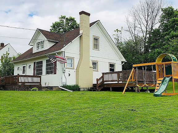 3rd image of 284 Farnum St
