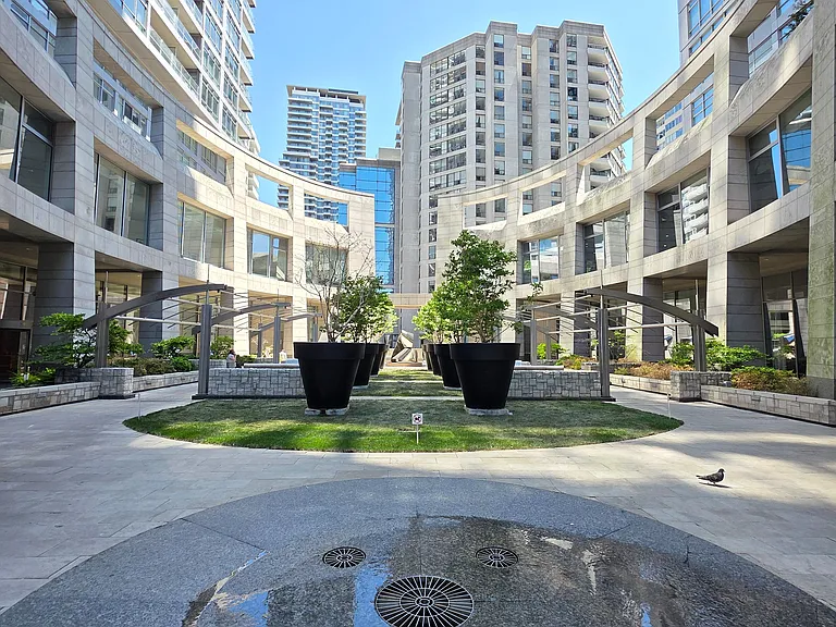2191 Yonge St #2210 — Photo 2