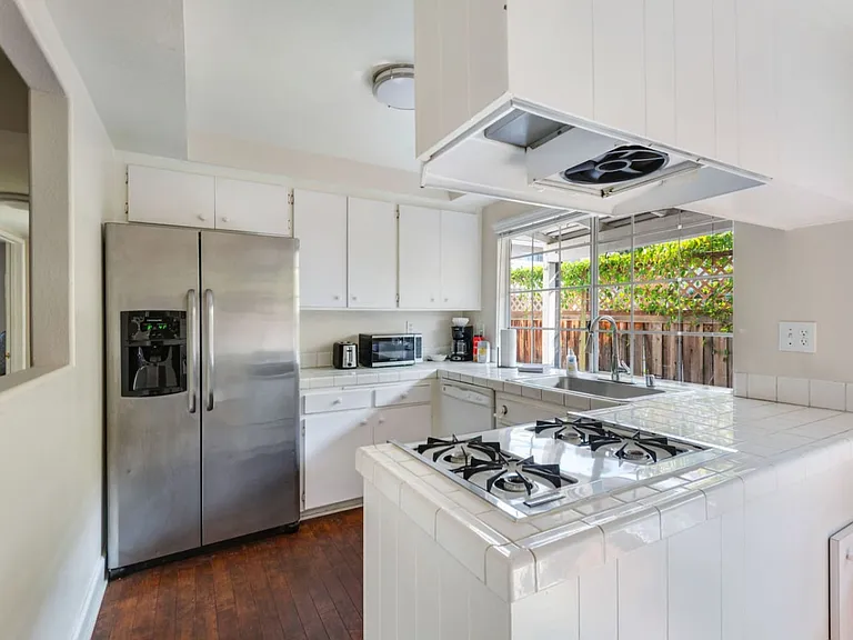 418 Nobel Ave #B — Photo 4