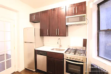 120 MacDougal Street, #9