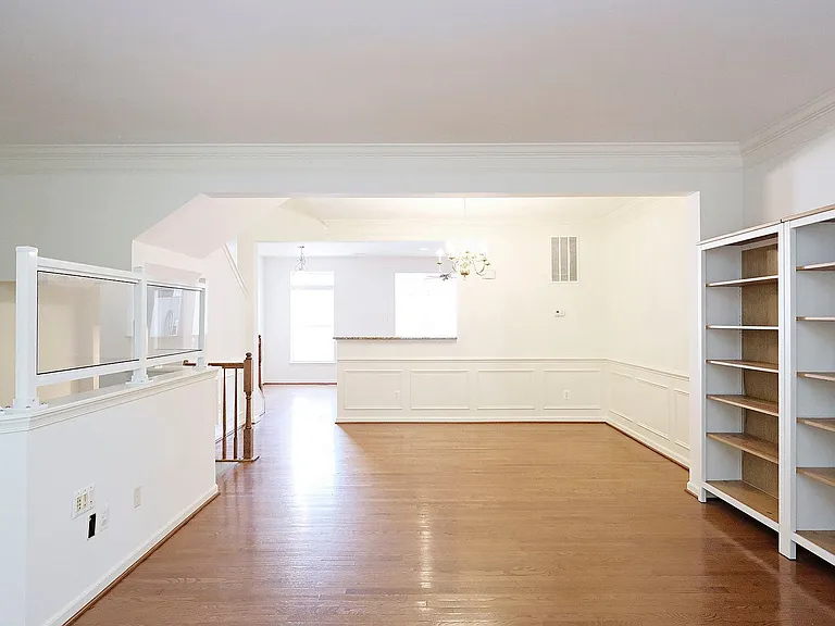 920 Rainier Rd — Photo 5