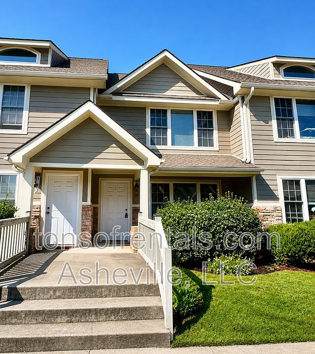 1st image of 28 Rotunda Cir