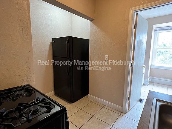 5th image of 218 Kearsarge St Unit 2