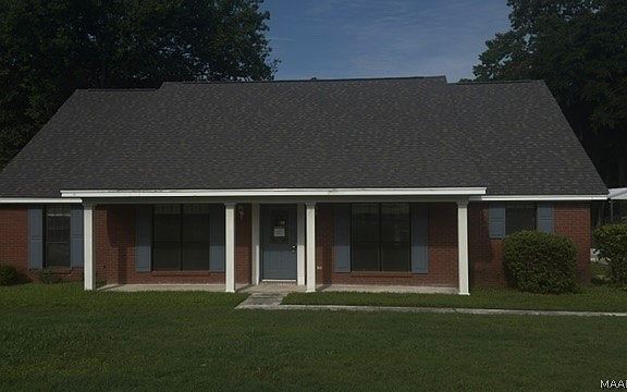 2nd image of 944 Silver Creek Cir