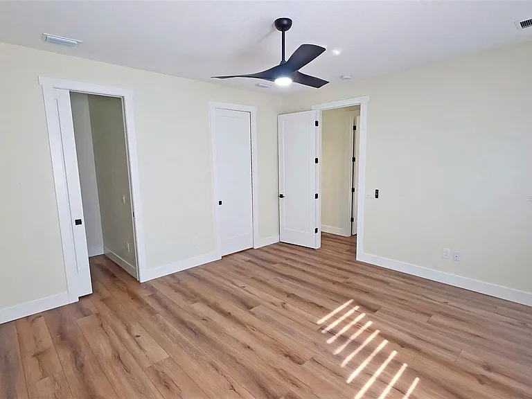 2475 Bay St — Photo 53