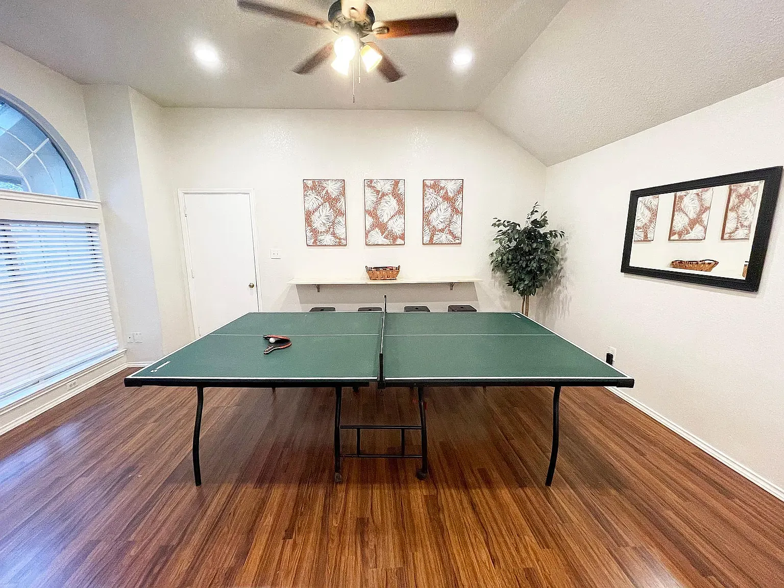 3 bed, 1898 sqft, $5,995 — Photo 3