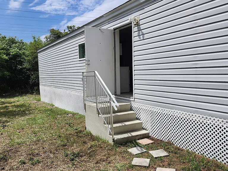 535 Clearview Dr — Photo 2