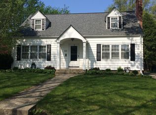 422 N Commonwealth Ave, Elgin, IL 60123