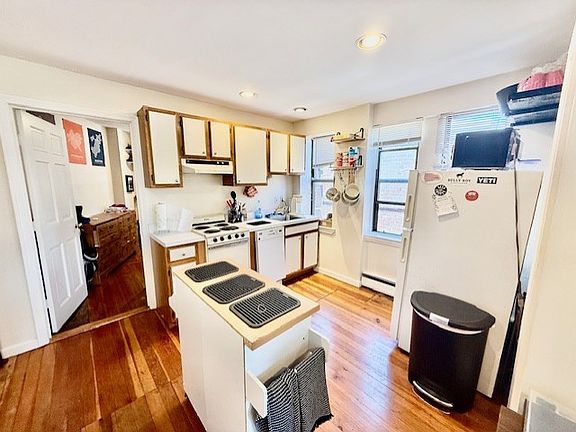 3rd image of 2 Copps Hill Ter APT 3