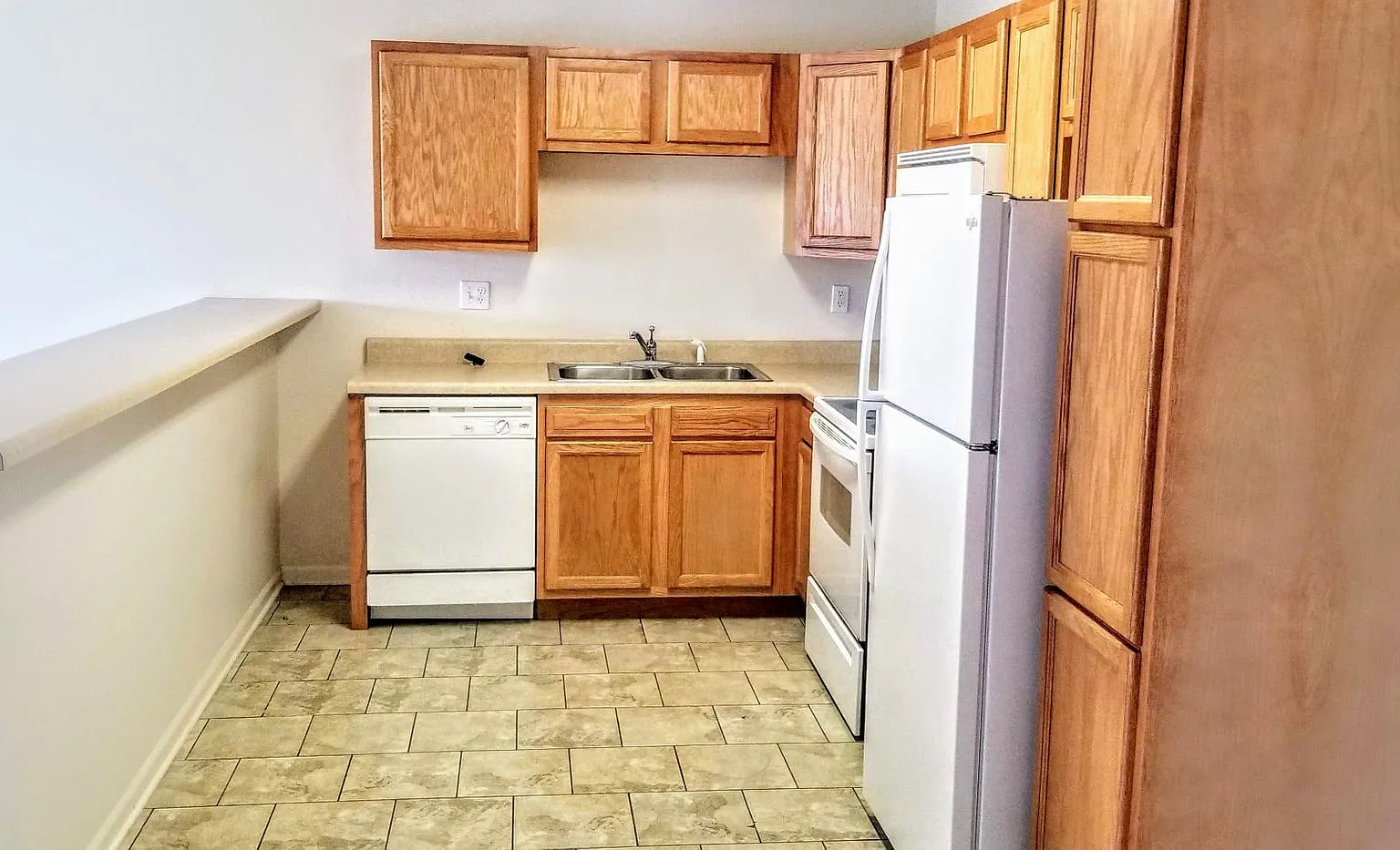 21048 Harbor — Photo 1