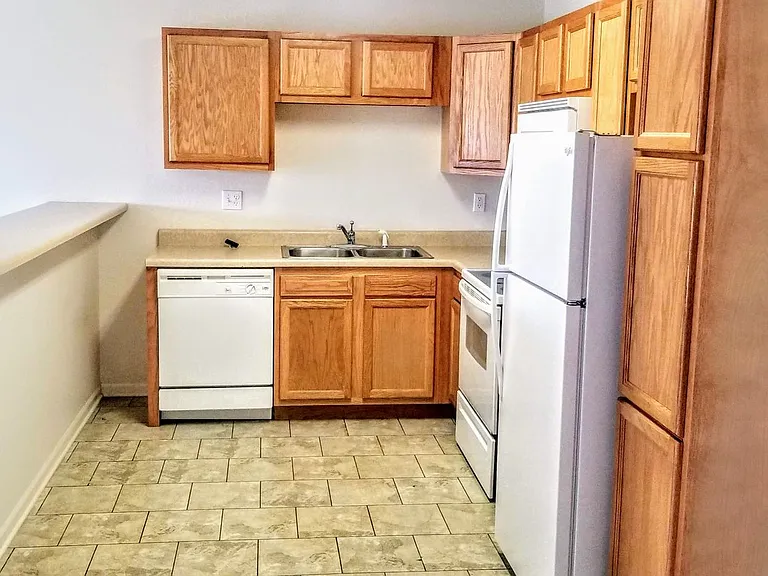 21048 Harbor Ln — Photo 6