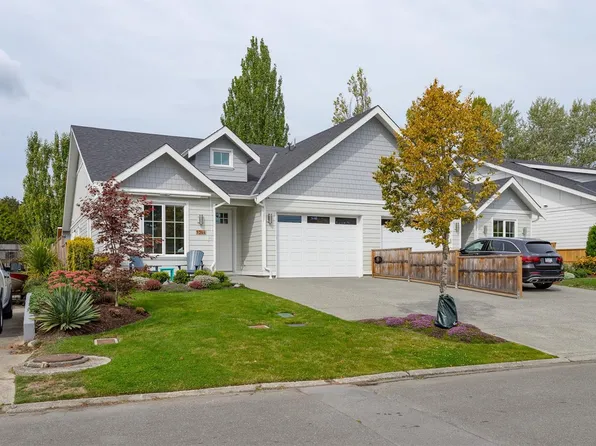 9344 Maryland Dr, Sidney, BC V8L 2R3