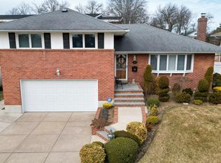 424 Garden Blvd, Garden City, NY 11530