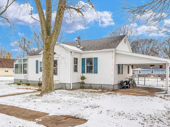 665 S Macon St, Bement, IL 61813