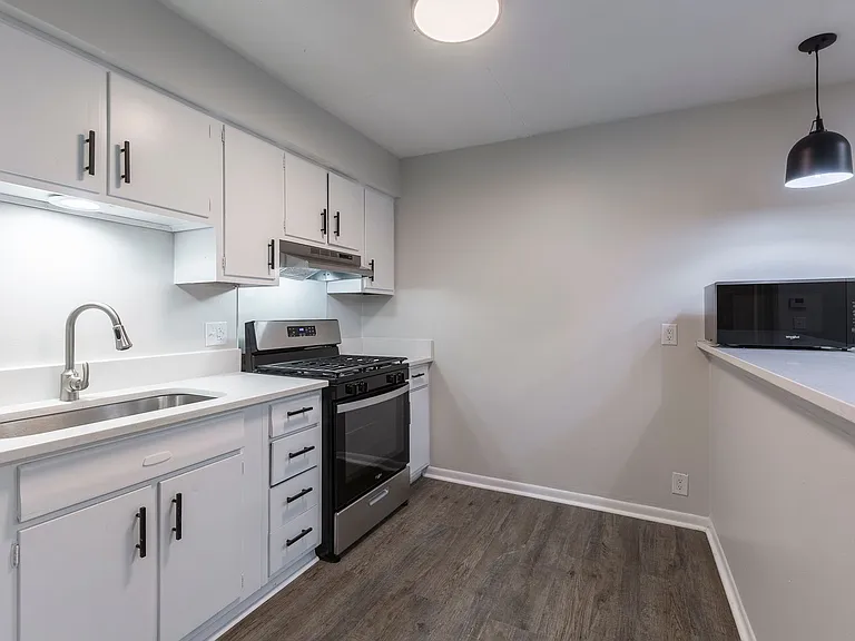 3833 Cuming St — Photo 3