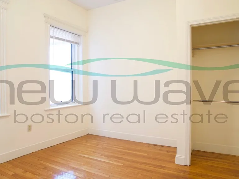 100 Queensberry St #2 — Photo 2