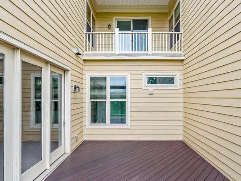 20601 Exchange St — Photo 9