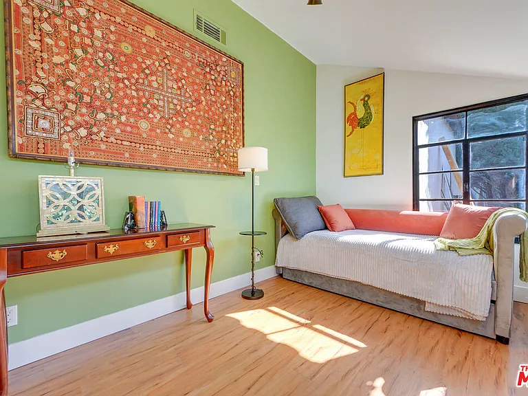 8818 Rosewood Ave — Photo 14
