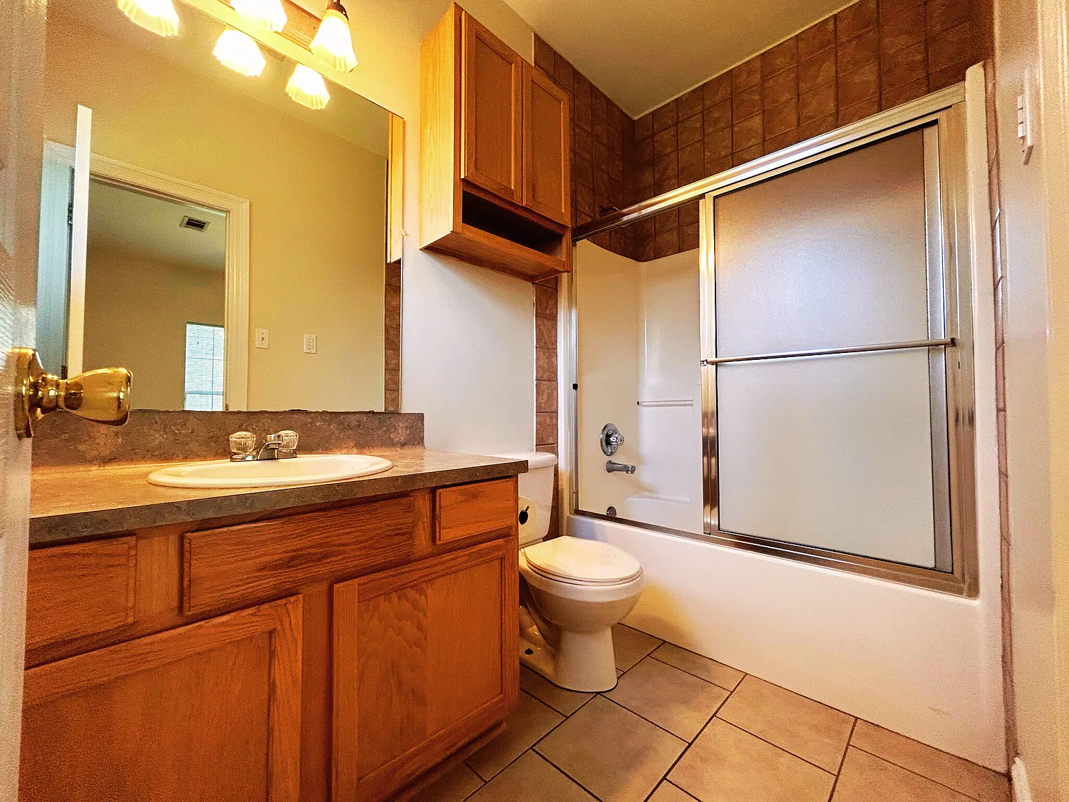 3 bed, 1300 sqft, $1,450 — Photo 2