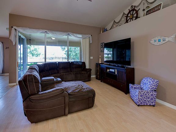 3rd image of 403 NW 18th Ter