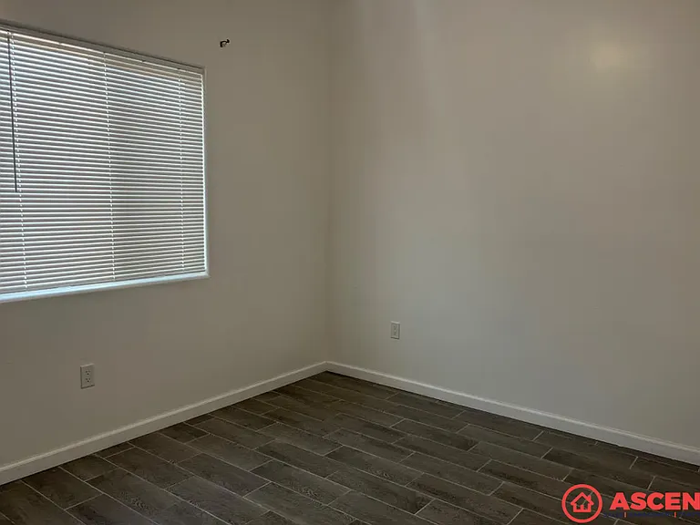 2315 S I St #B — Photo 6
