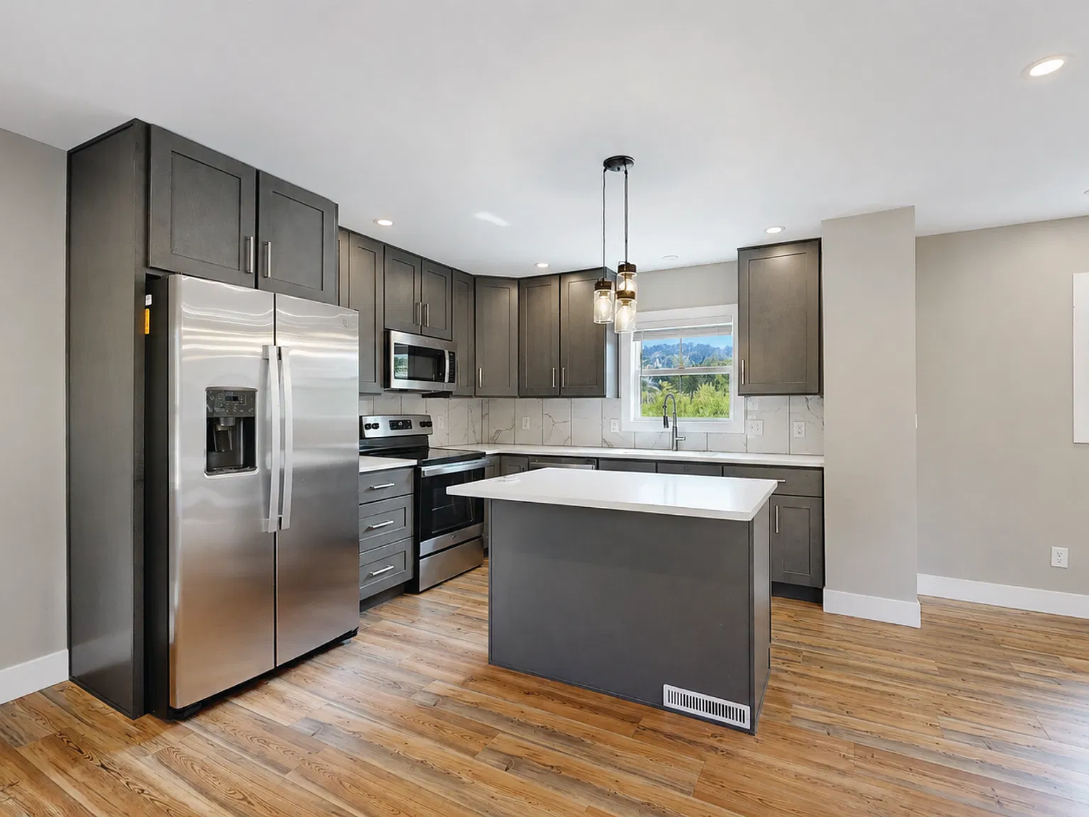 4 bed, $3,600 — Photo 3