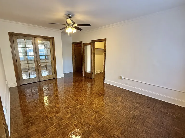 553 West Oakdale Avenue — Photo 40