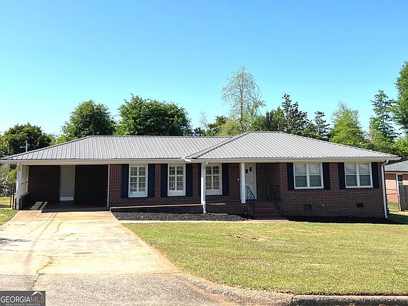 2nd image of 6 Colonial Dr