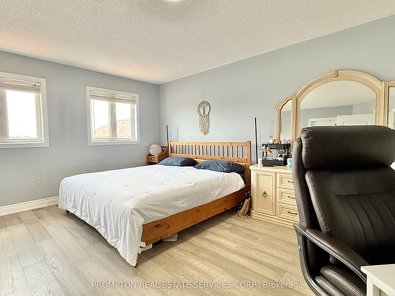 2037 Bur Oak Ave — Photo 20