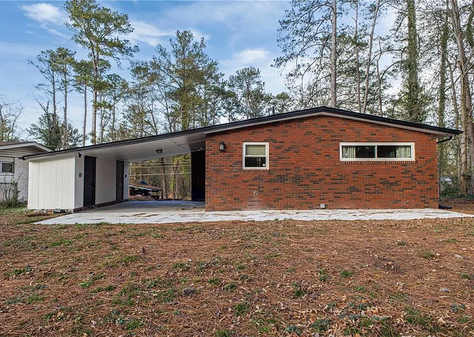 201 Lydia Dr SE