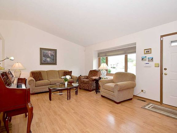 5th image of 2231 Oakdale Cir