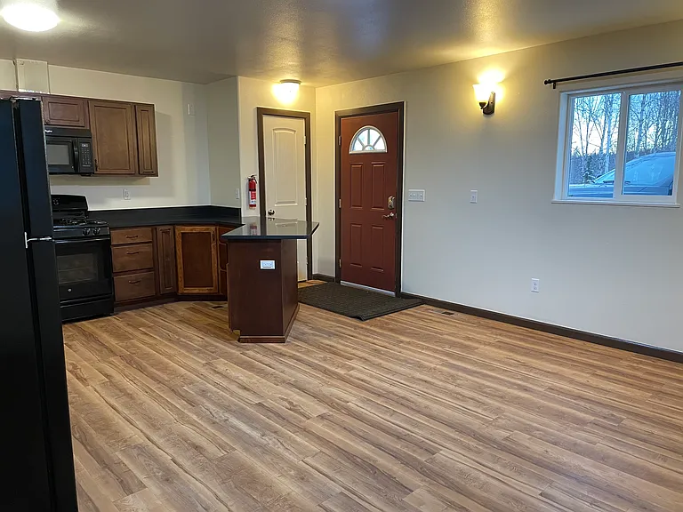 1732 N Lakeview Dr — Photo 2