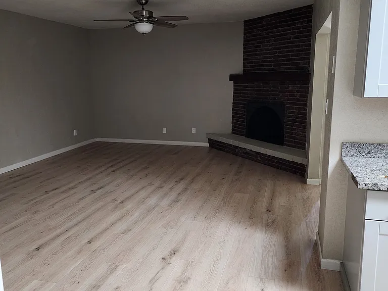 648 Suffolk Dr — Photo 4