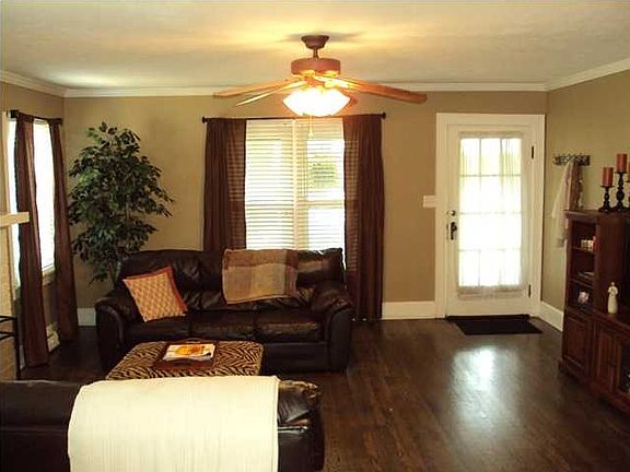 2nd image of 633 S Villa Dr