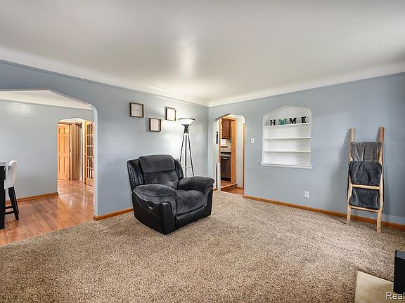 5th image of 13118 Superior St